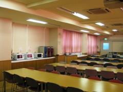  左奥の電子レンジは学生が自由に使えます