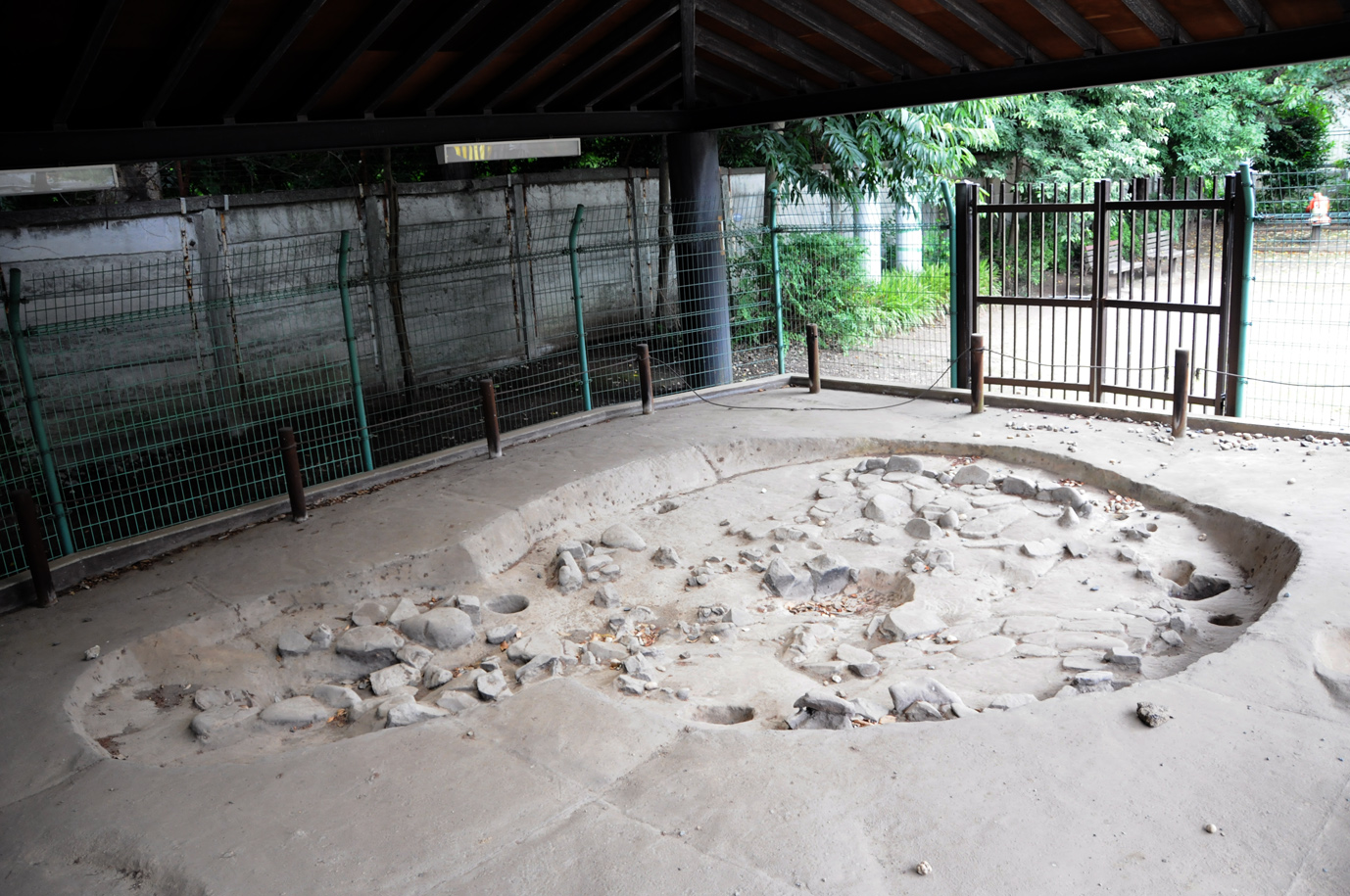 Remains of House with Hand Mirror-Shaped Stone-Paved Floor