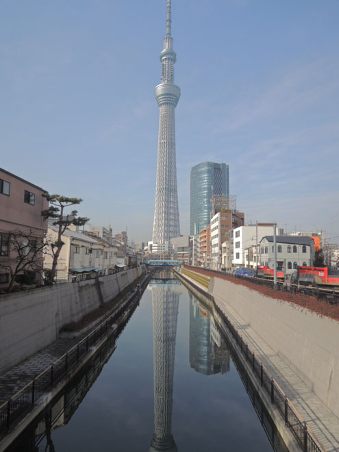 Inverted image of the Skytree